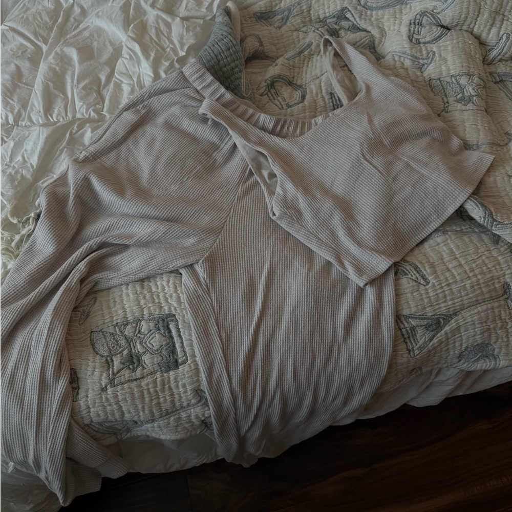 Abercrombie & Fitch Light Gray Jogger Set - Picture 2 of 11